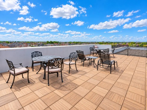 Terrasse - 502-6600 Boul. Henri-Bourassa O., Montréal (Saint-Laurent), QC 