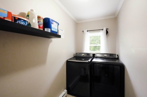 Salle de lavage - 273 Ch. De La Colonie, Val-Des-Monts, QC 