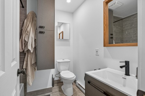 Salle de bains - 358  - 362 Rue St-Luc, Québec (La Cité-Limoilou), QC 