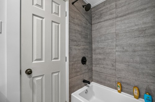Salle de bains - 358  - 362 Rue St-Luc, Québec (La Cité-Limoilou), QC 