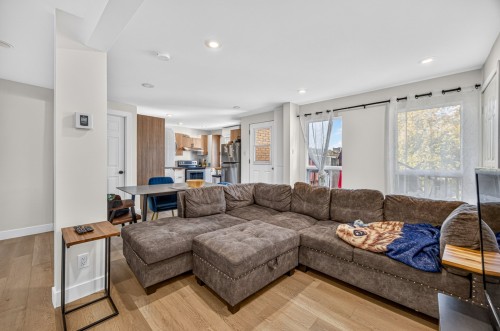 Salon - 358  - 362 Rue St-Luc, Québec (La Cité-Limoilou), QC 
