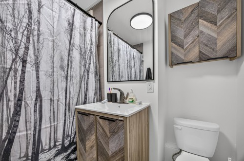 Salle de bains - 358  - 362 Rue St-Luc, Québec (La Cité-Limoilou), QC 
