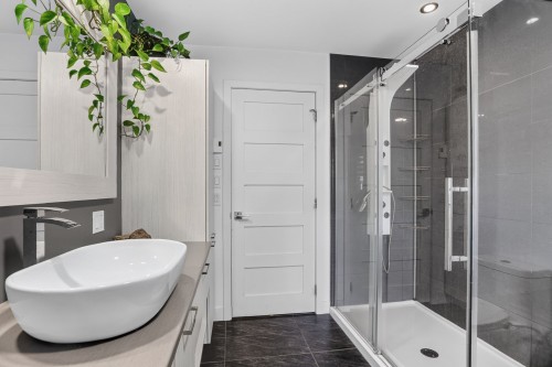 Salle de bains - 2710 Av. Garon, Bécancour, QC 