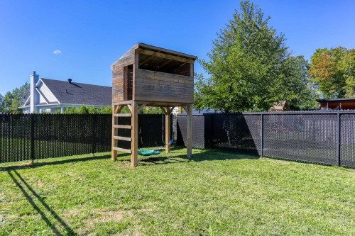 Cour - 2710 Av. Garon, Bécancour, QC 