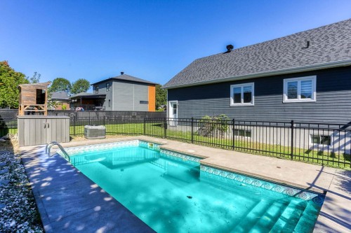 Piscine - 2710 Av. Garon, Bécancour, QC 
