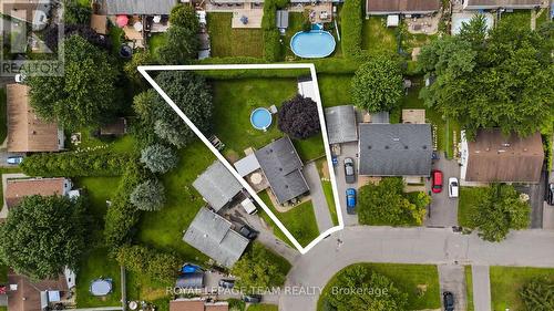 27 Ballantrae Way, Ottawa, ON 