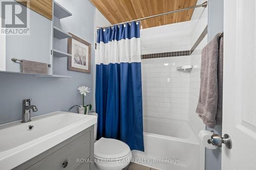 27 Ballantrae Way, Ottawa, ON 