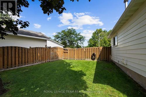 27 Ballantrae Way, Ottawa, ON 