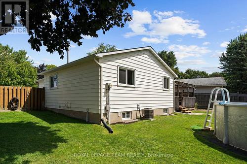 27 Ballantrae Way, Ottawa, ON 