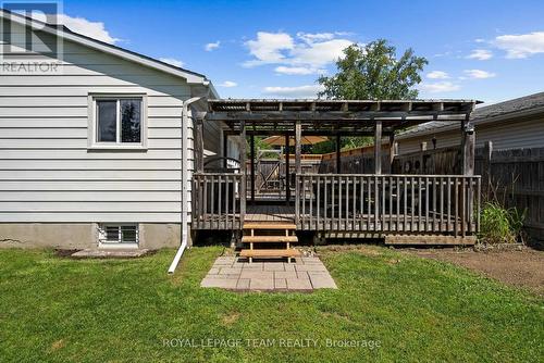 27 Ballantrae Way, Ottawa, ON 