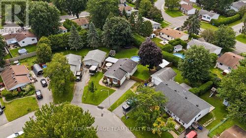 27 Ballantrae Way, Ottawa, ON 