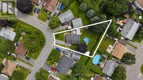27 Ballantrae Way, Ottawa, ON 