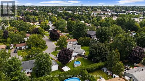 27 Ballantrae Way, Ottawa, ON 