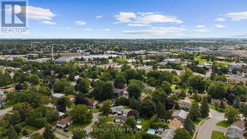 Close to shops & recreation - 27 Ballantrae Way, Ottawa, ON 
