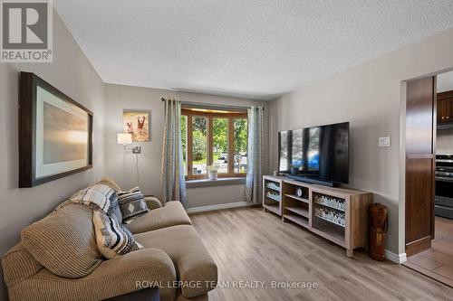 27 Ballantrae Way, Ottawa, ON 