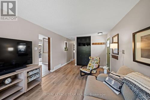27 Ballantrae Way, Ottawa, ON 