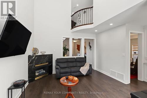 21 English Oak Drive, Richmond Hill, ON 