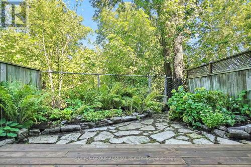 2002 John Street, Markham, ON 