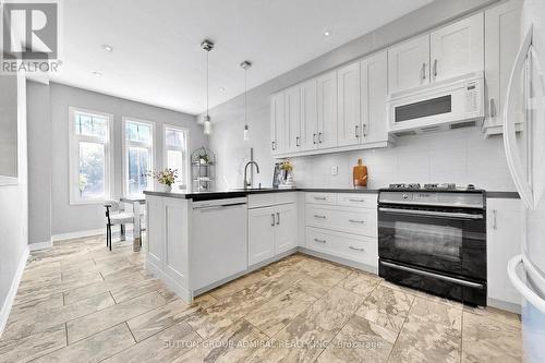 2002 John Street, Markham, ON 