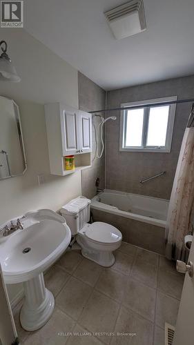 Main floor bath with jetted tub - 17 Nightingale Drive, North Bay (Ferris), ON 