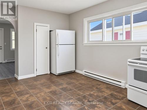 Eat in Kitchen with Appliances - 603 Walton Street, Cornwall, ON 