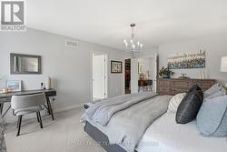Large primary suite w/ double doors & ensuite - 