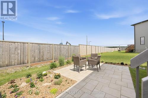 No immediate rear neighbours - 715 Maverick Crescent, Ottawa, ON 