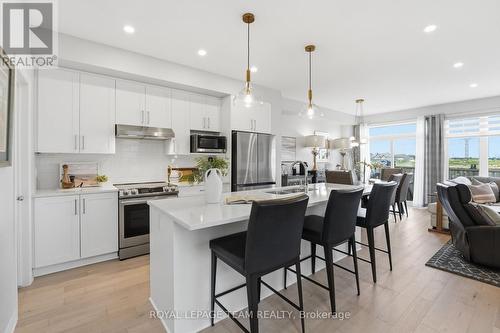 Pendant lights and quartz counters with overhang - 715 Maverick Crescent, Ottawa, ON 