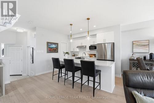 715 Maverick Crescent, Ottawa, ON 