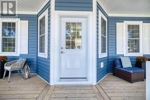 Front door entrance. - 3 Peel Street, St. Catharines (Port Dalhousie), ON 
