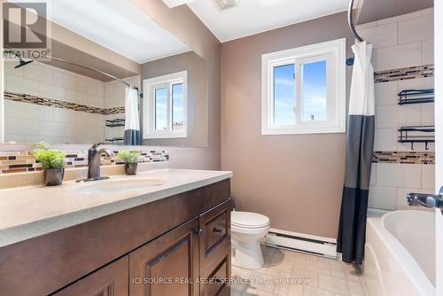 6754B Jeanne-D'Arc Boulevard N, Ottawa, ON 