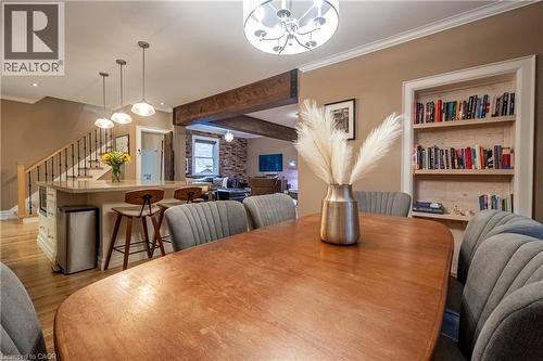 Built-in shelving, crown molding, and wood-finish flooring - 283 Plains Road W, Burlington, ON 