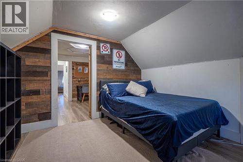 Attic space with sloped ceilings, wood-finish accent wall, and recessed lighting - 283 Plains Road W, Burlington, ON 