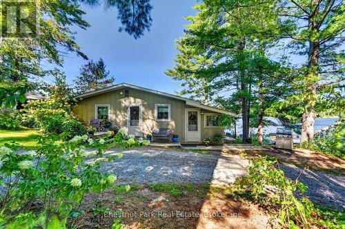 Separate Entrance to Mudroom, Laundry & Porch - 1048 Nora Lane, Gravenhurst (Ryde), ON 