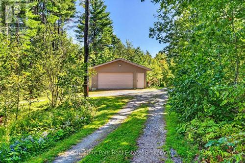 Circular Driveway From the Oversized 2-Car Garage - 1048 Nora Lane, Gravenhurst (Ryde), ON 