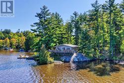 4 Bedroom, 2 Bath Cottage Sits on a Private Point - 