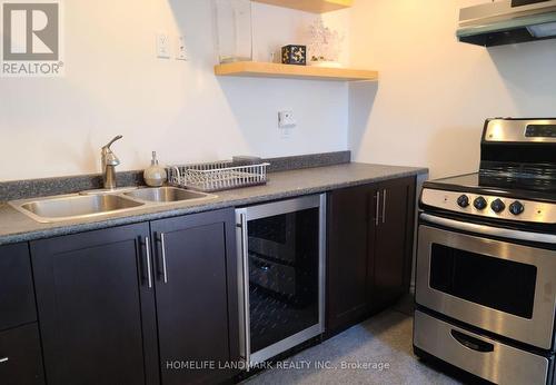 90 MARSDEN COURT , Newmarket, Ontario L3Y 7P5 5
