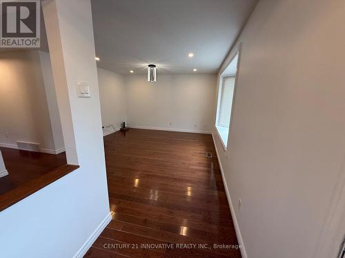 UPPER - 541 CHAMBERLAIN ROAD , Burlington, Ontario L7L 2V2 4