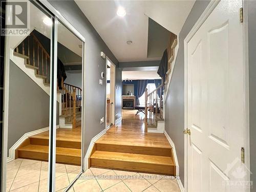 249 SADDLESMITH CIRCLE , Ottawa, Ontario K2M 2Z1 4