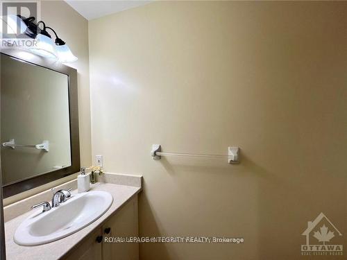 249 SADDLESMITH CIRCLE , Ottawa, Ontario K2M 2Z1 5