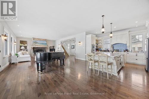 136 Lake Drive E, Georgina, ON 