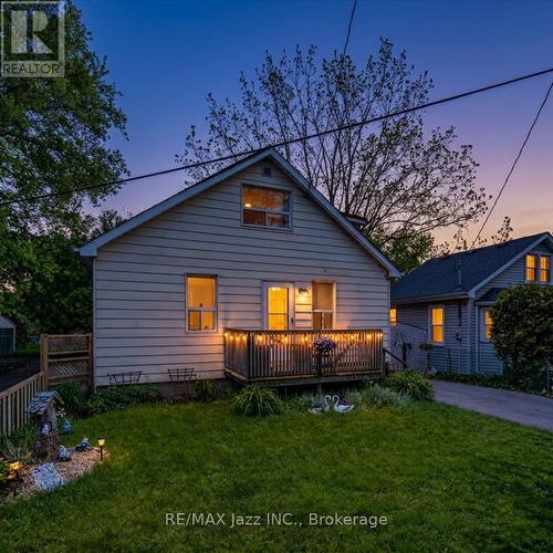 162 COLLEGE AVENUE  Oshawa (Vanier), ON L1J 1R4