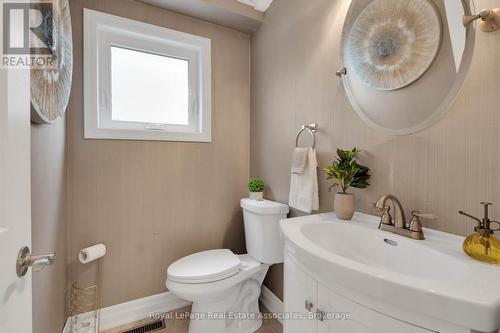 Powder Room - 3840 Althorpe Circle, Mississauga, ON 
