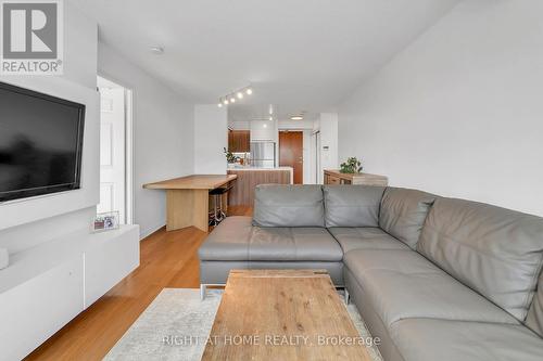 1202 - 11 Oneida Crescent, Richmond Hill, ON 