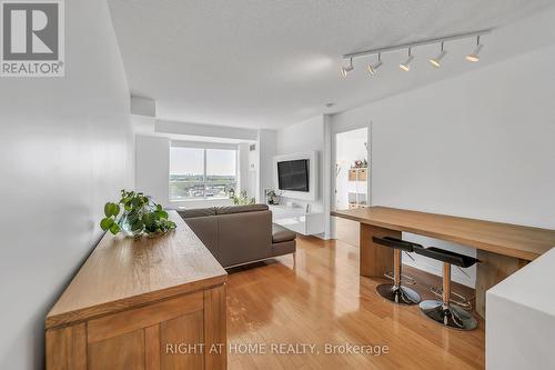 1202 - 11 Oneida Crescent, Richmond Hill, ON 