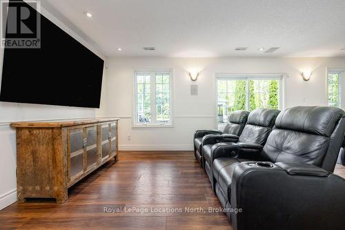 2 Mills Circle, Springwater (Midhurst), ON 