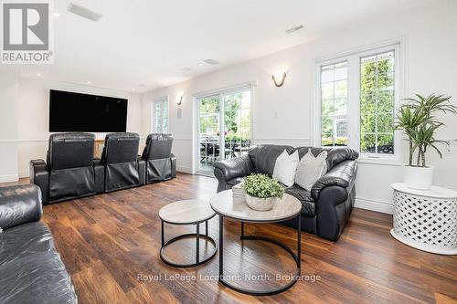 2 Mills Circle, Springwater (Midhurst), ON 