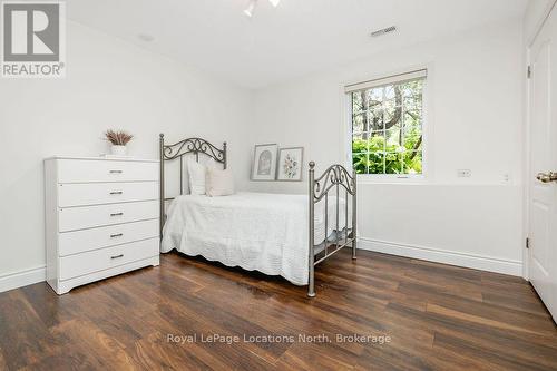 2 Mills Circle, Springwater (Midhurst), ON 