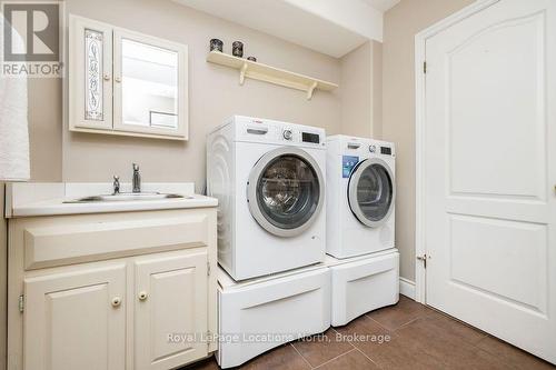 2 Mills Circle, Springwater (Midhurst), ON 