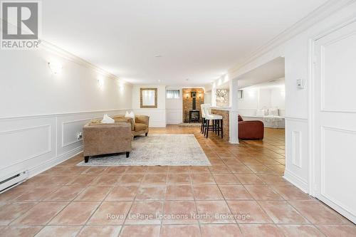 2 Mills Circle, Springwater (Midhurst), ON 